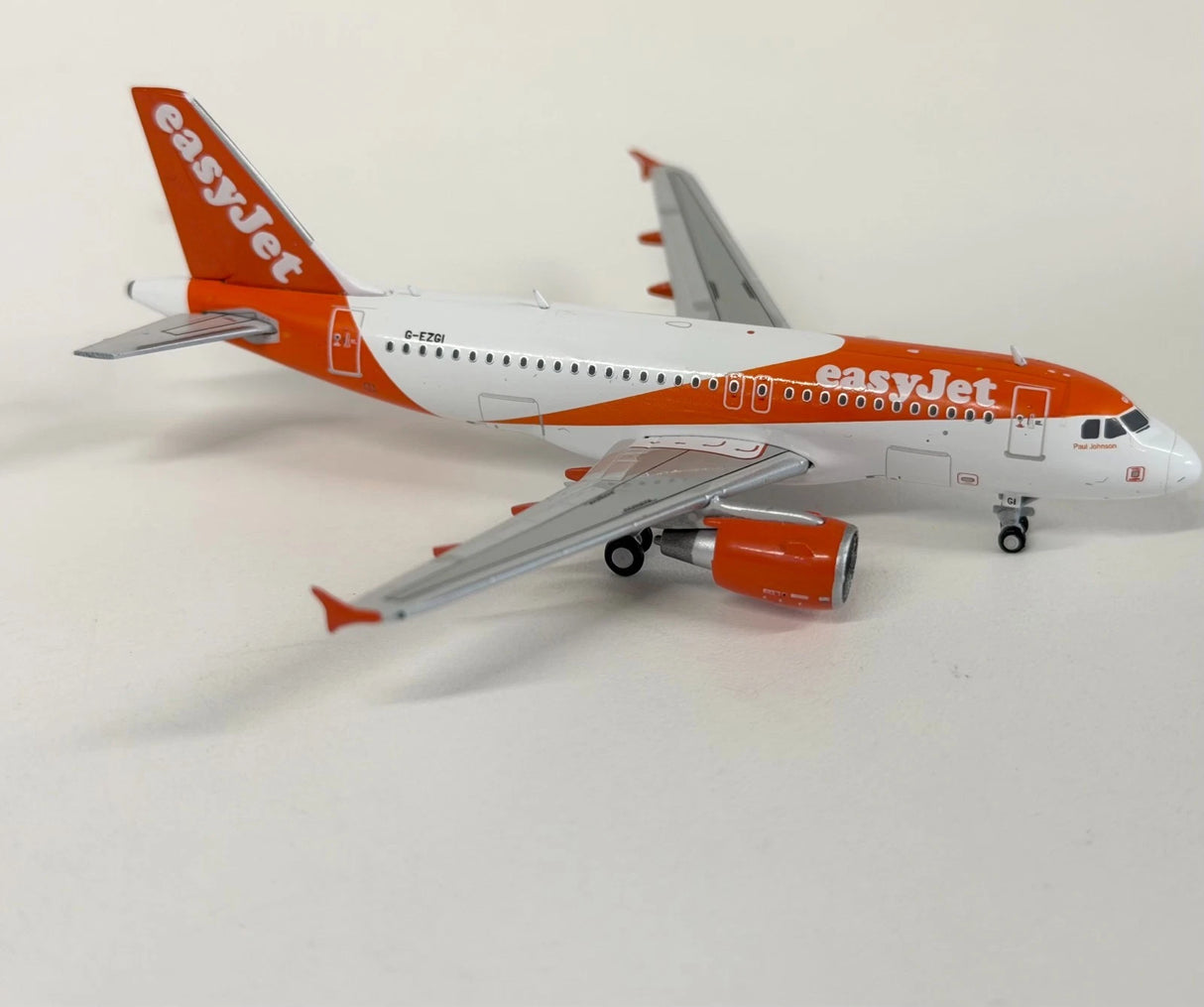 BT400-A319-001 | Blue Box 1:400 | Airbus A319-111 Easyjet G-EZGI