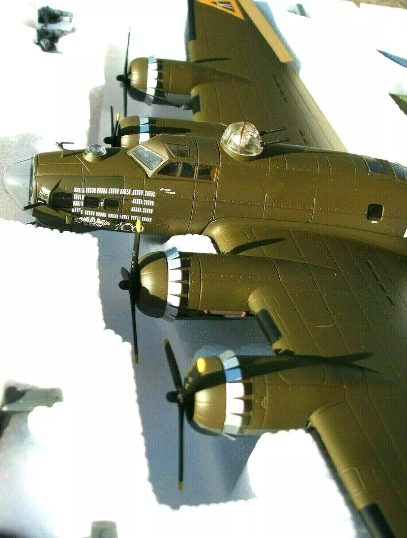 AA32609 | Corgi 1:72 | Aviation Archive | Boeing B-17G USAAF 'A Bit 'O' Lace'