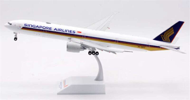 EW277W009A | JC Wings 1:200 |  Singapore Airlines Boeing 777-300(ER) Flaps Down Version Reg: 9V-SWY With Stand