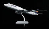 L2106 | SQ Wings 1:200 | Boeing 747-8 Lufthansa D-ABYP 'with stand'
