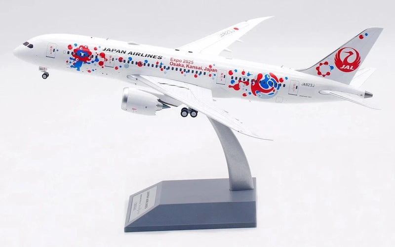 L2098 | SQ Wings 1:200 | Boeing 787-8 JAL JA823J 'with stand'