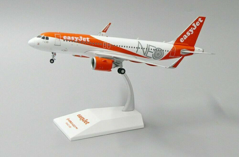 EW221N003 | JC Wings 1:200 | Airbus A321neo easyJet G-UZMA, 'NEO' (with stand)