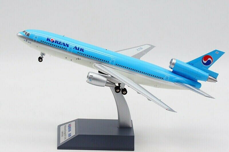 WBDC10KL16 | Blue Box 1:200 | DC-10-30 Korean Air HL7316 (with stand)