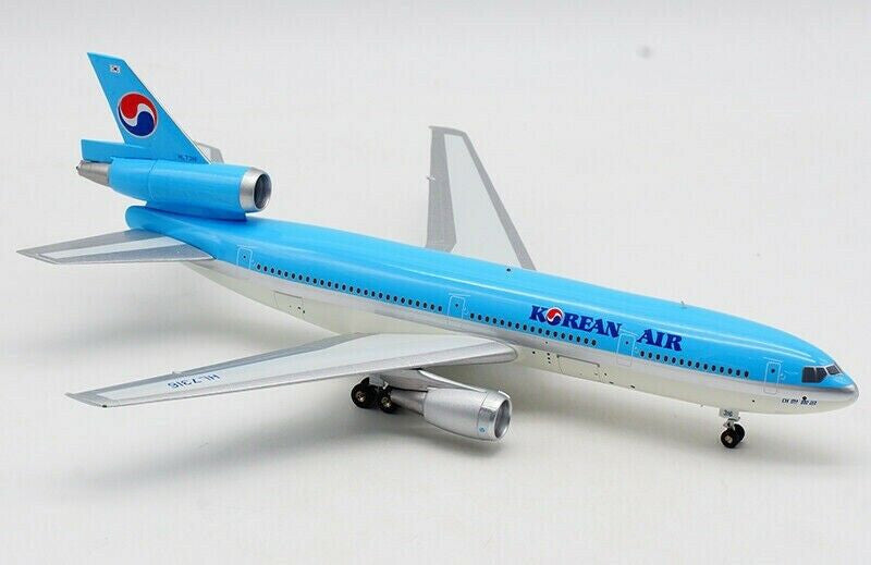 WBDC10KL16 | Blue Box 1:200 | DC-10-30 Korean Air HL7316 (with stand)