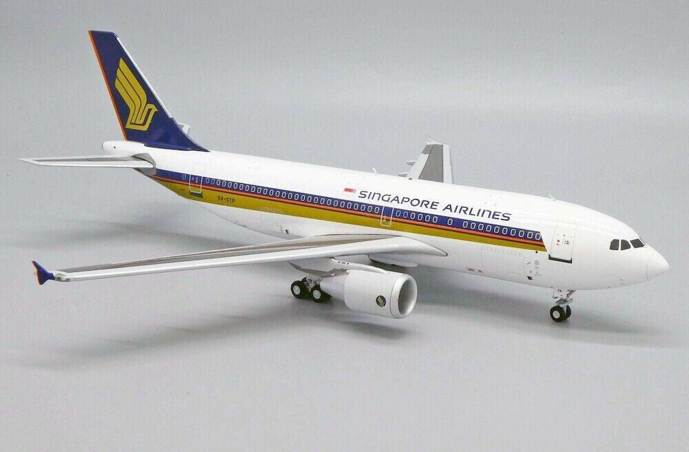 EW2313001 | JC Wings 1:200 | Airbus A310-300 Singapore Airlines 9V-STP (with stand)