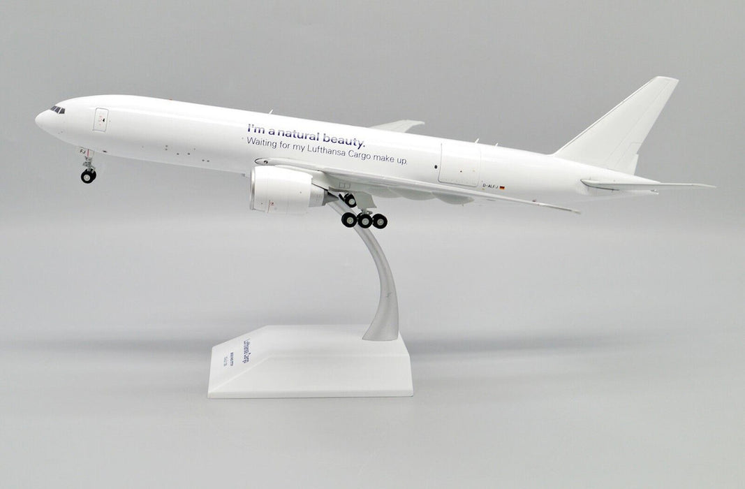XX20193C | JC Wings 1:200 | Boeing 777-200LRF Lufthansa Cargo Natural Beauty Reg: D-ALFJ Interactive Series