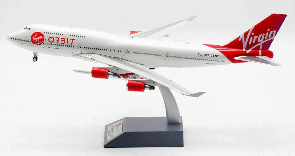 WB-VR-ORBIT | Blue Box 1:200 | Boeing 747-400 Virgin Orbit N744VG (with underwing rocket and stand)