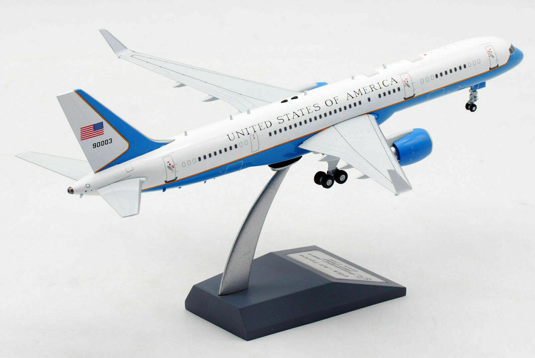 IFC32USA01 | InFlight200 1:200 | Boeing 757(C-32) USAF 98-0003