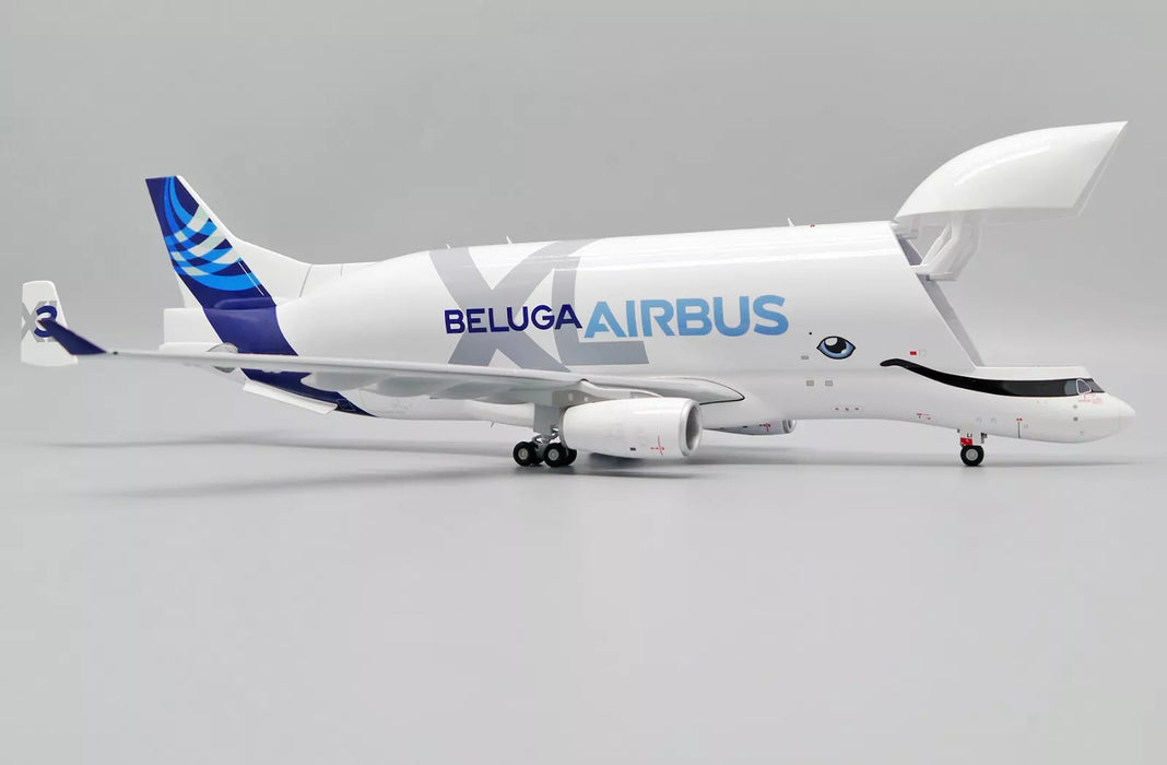 LH2334C | JC Wings 1:200 | Airbus A330-700L Airbus Transport International Beluga XL Reg F-GXLI Interactive Series