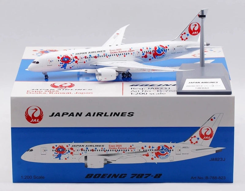 L2098 | SQ Wings 1:200 | Boeing 787-8 JAL JA823J 'with stand'
