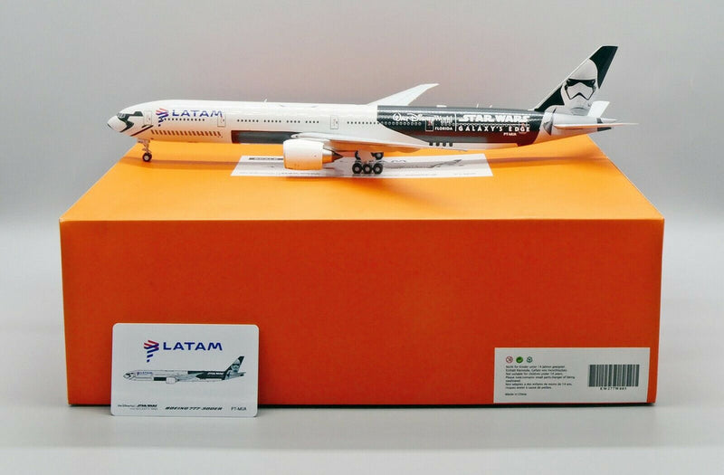 JCEW277W003 | JC Wings 1:200 | BOEING 777-300(ER) LATAM Galaxy's Edge PT-MUA