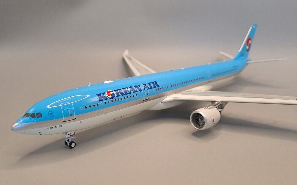 JF-A330-3-007 | JFox Models 1:200 | Airbus A330-300 Korean HL8027 (with stand)