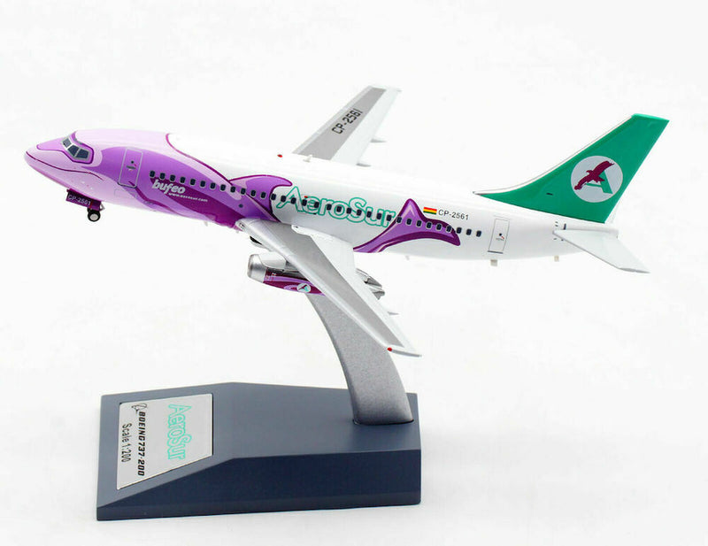 EAV2561 | El Aviador 1:200 | Boeing 737-200 Bufeo CP-2561 (with stand)
