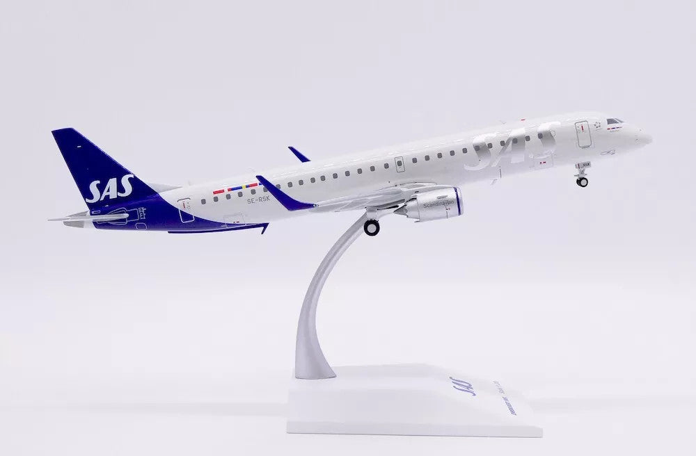 XX20273 | JC Wings 1:200 | Embraer E-190-200LR SAS link SE-RSK (with stand)