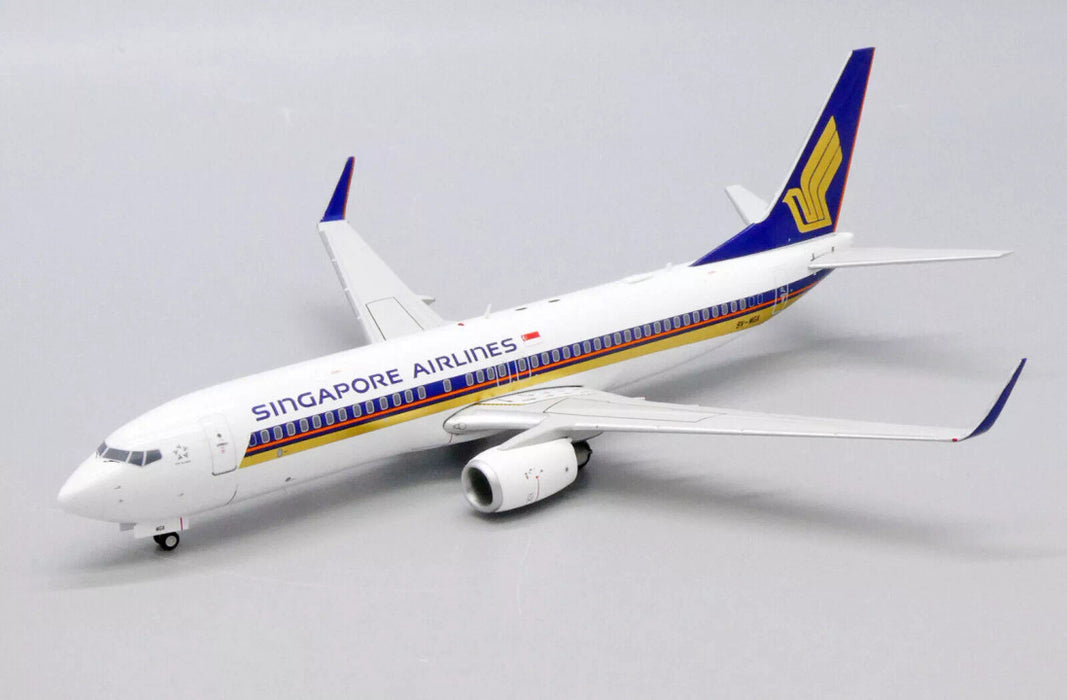 EW2738015 | JC Wings 1:200 | Boeing 737-800 Singapore Airlines 9V-MGA (with stand, flaps up)