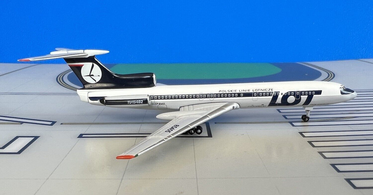 AC411190 | Aero Classics 1:400 | Tupolev Tu-154-B2 LOT CCCP-85455