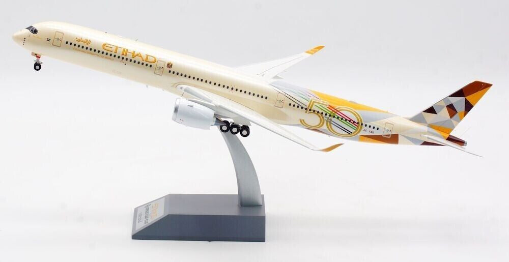 IF35XEY0423 | InFlight200 1:200 | Airbus A350-1000 Etihad A6-XWB (with stand)