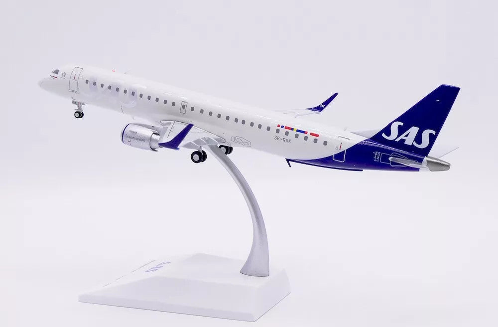 XX20273 | JC Wings 1:200 | Embraer E-190-200LR SAS link SE-RSK (with stand)