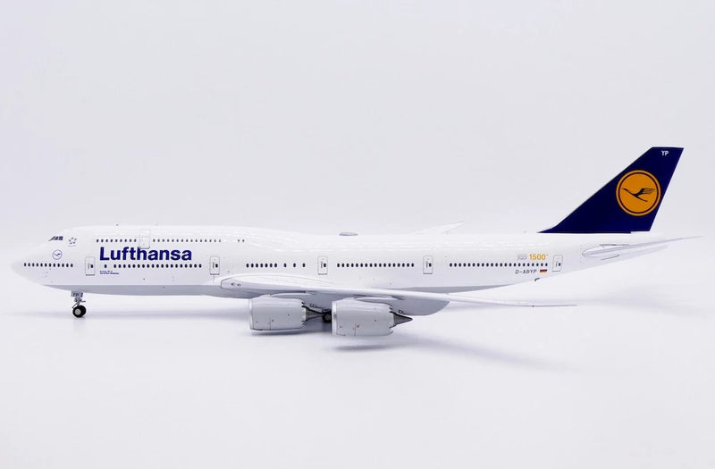 EW2748008 | JC Wings 1:200 | Boeing 747-8 Lufthansa '1500th Boeing 747' D-ABYP With Stand