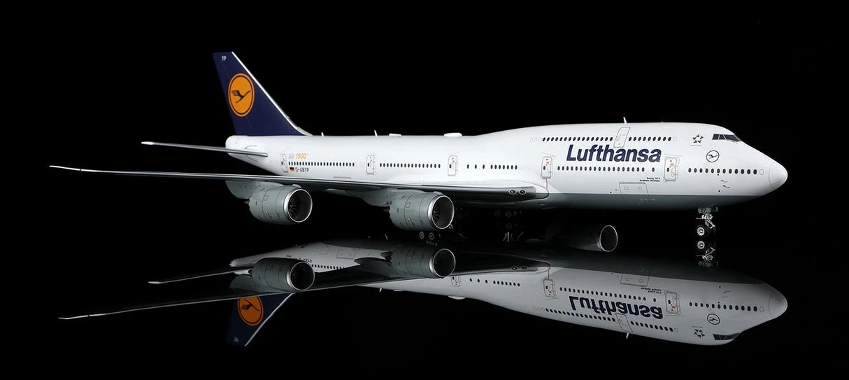 L2106 | SQ Wings 1:200 | Boeing 747-8 Lufthansa D-ABYP 'with stand'