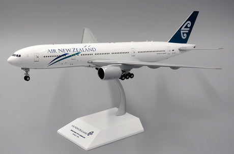 Boeing 777-200ER die-cast aircraft model in Air New Zealand livery at 1:200 scale.