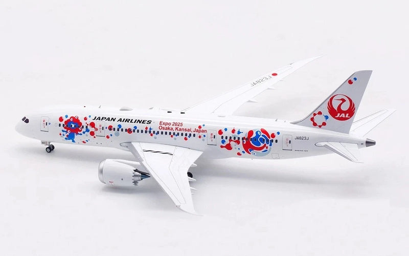 L2098 | SQ Wings 1:200 | Boeing 787-8 JAL JA823J 'with stand'