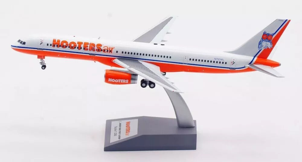 B-752-H1 | Blue Box 1:200 | Boeing 757-2G5 Hooters Air N750WL (with stand)