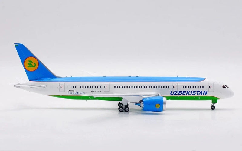L2034 | SQ Wings 1:200 | Boeing 787-8, Uzbekistan UK78701 'with stand'