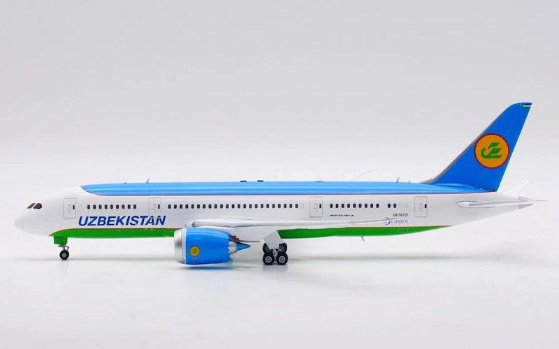 L2034 | SQ Wings 1:200 | Boeing 787-8, Uzbekistan UK78701 'with stand'
