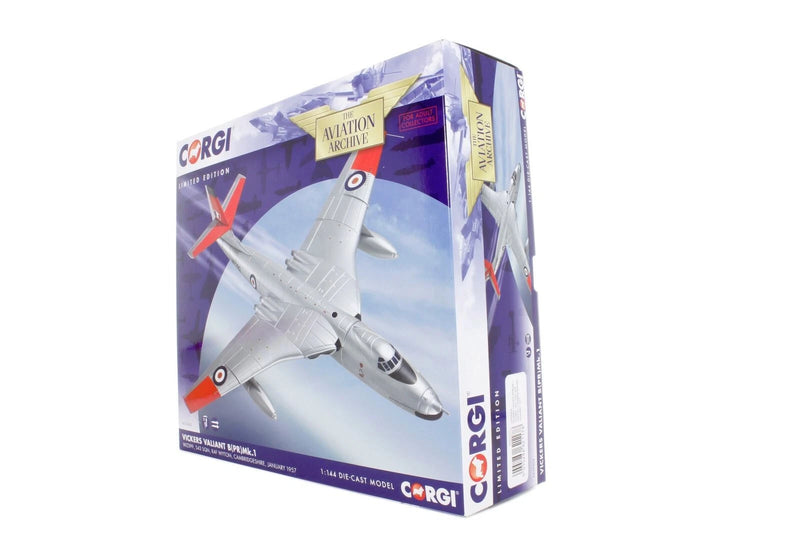 AA39404 | Corgi Military 1:144 | Vickers Valiant B(PR) Mk.1 543 Sqn. WZ3199, RAF Wyton, Cambridgeshire, January 1957