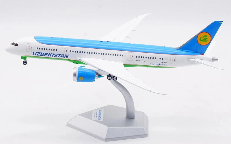 L2034 | SQ Wings 1:200 | Boeing 787-8, Uzbekistan UK78701 'with stand'