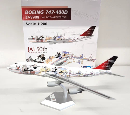 L2059 | SQ Wings 1:200 | Boeing 747-400 JAL JA8908 'with stand'