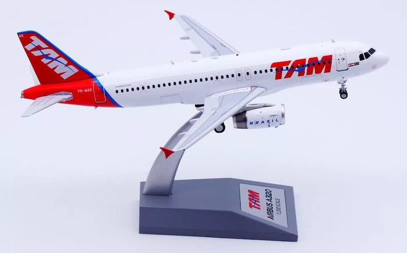 RM32202 | Retro Models 1:200 | Airbus A320 TAM PR-MAK (with stand)