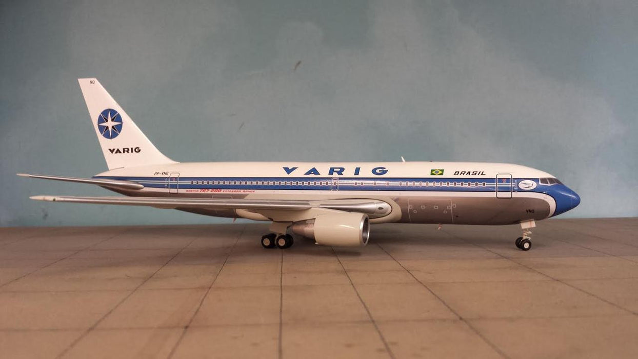 XX2716P | JC Wings 1:200 | Boeing 767-200 Varig (polished, with stand)