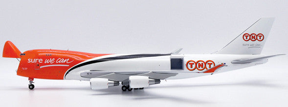 XX20304C | JC Wings 1:200 | Boeing 747-400F TNT Express Interactive Series Reg: OO-THA