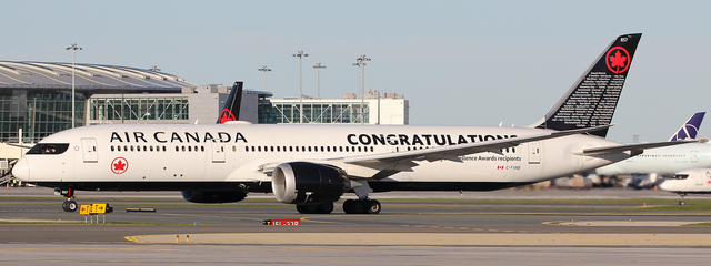 XX40239 | JC Wings 1:400 | Boeing 787-9 Dreamliner, Air Canada 'Congratulations' Reg: C-FVNB